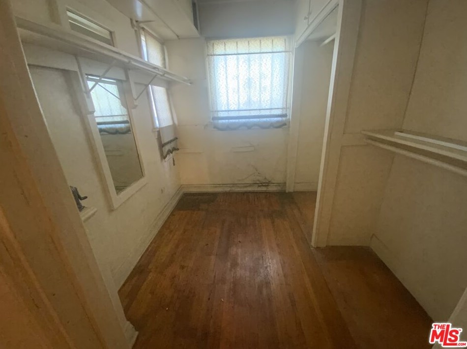 2952 Bronson Ave, Los Angeles CA  90018-2836 exterior