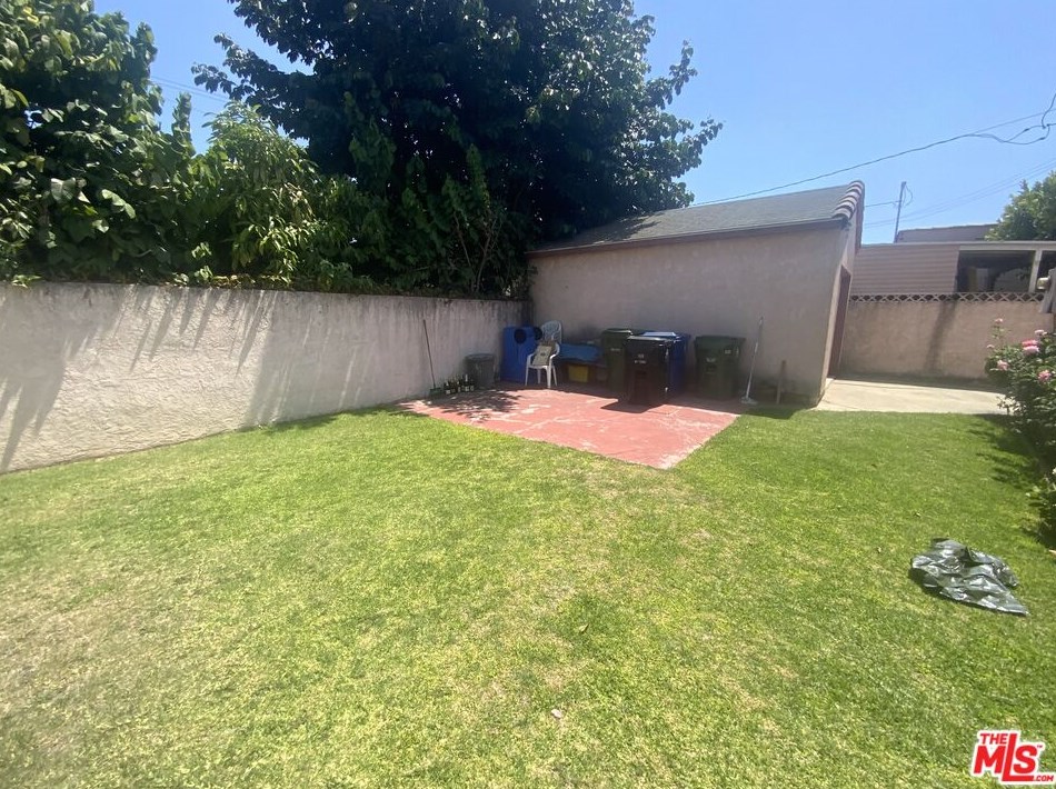 2952 Bronson Ave, Los Angeles CA  90018-2836 exterior