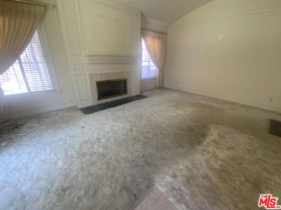 2952 Bronson Ave, Los Angeles CA  90018-2836 exterior