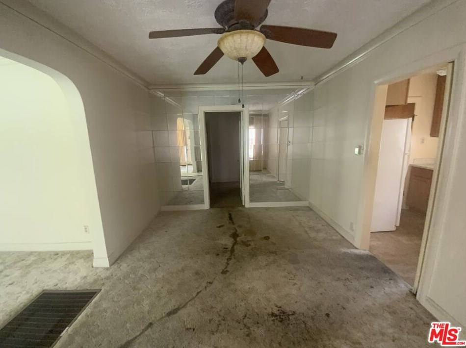 2952 Bronson Ave, Los Angeles CA  90018-2836 exterior