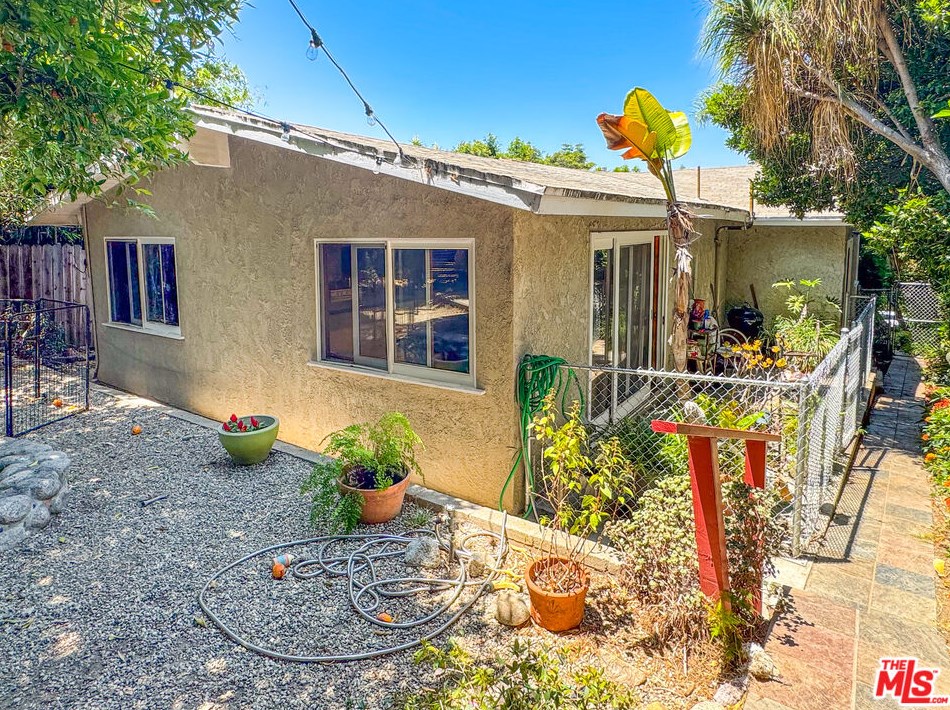 622 Maltman Ave, Los Angeles CA  90026-3519 exterior