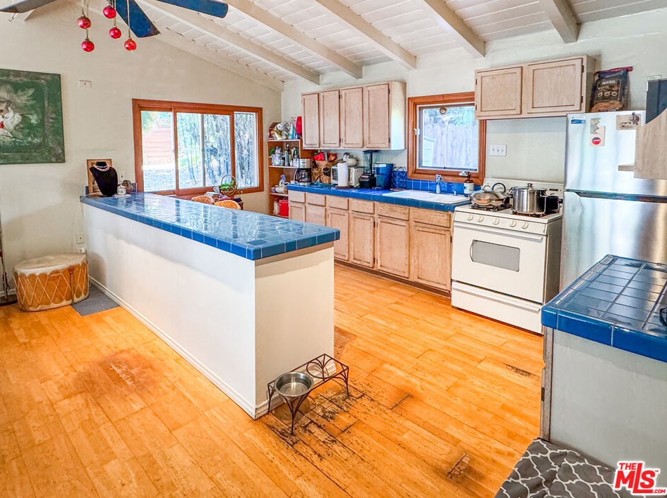 622 Maltman Ave, Los Angeles CA  90026-3519 exterior