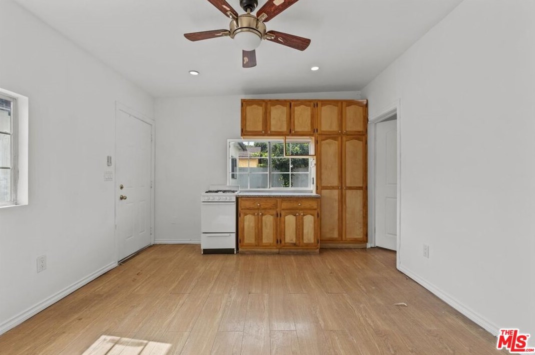2405 Clyde Ave, Los Angeles CA  90016-1017 exterior