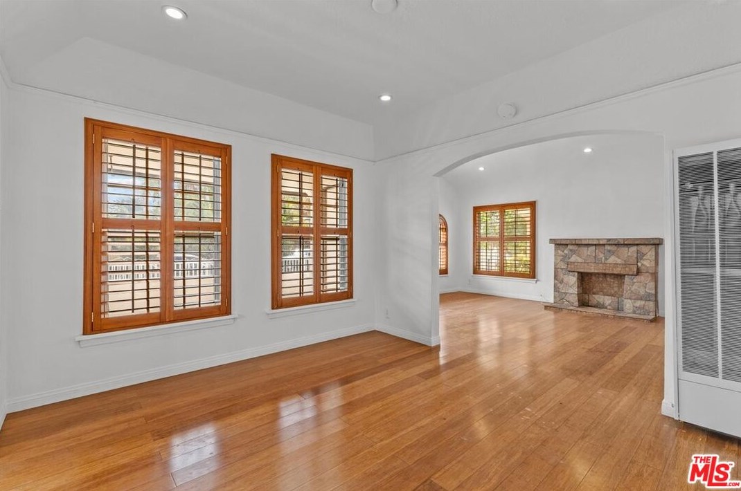 2405 Clyde Ave, Los Angeles CA  90016-1017 exterior