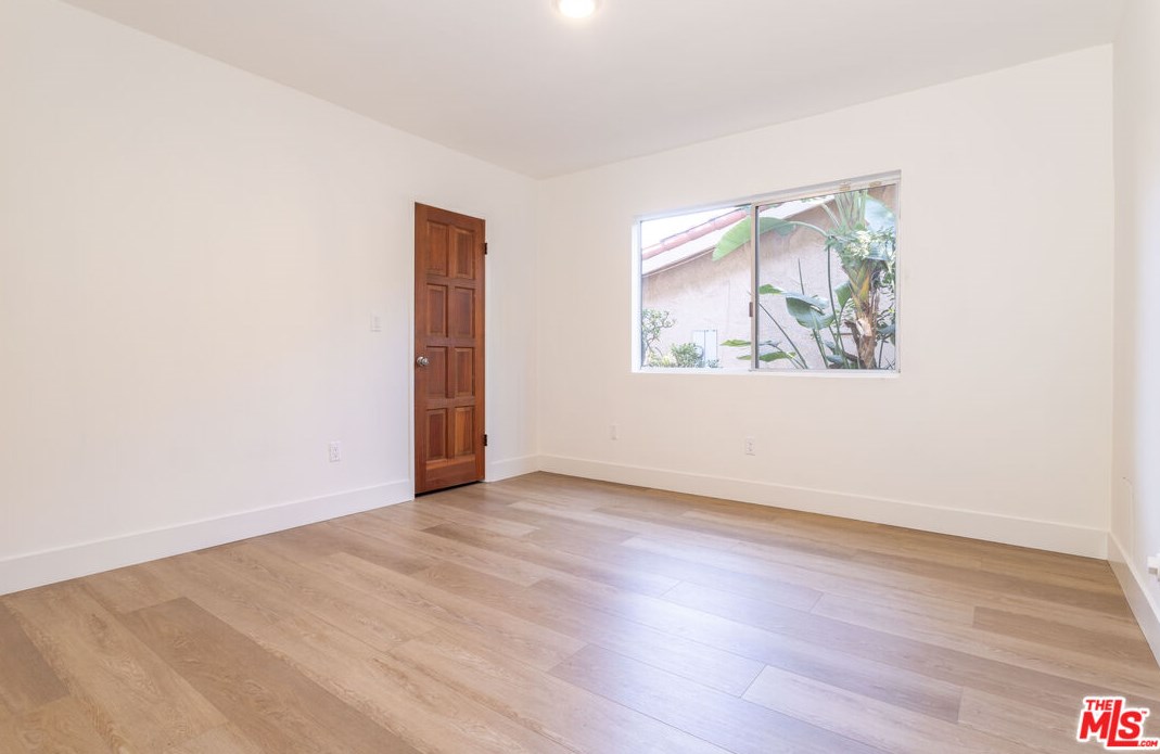 8400 Skyline Dr, Los Angeles CA  90046-1422 exterior