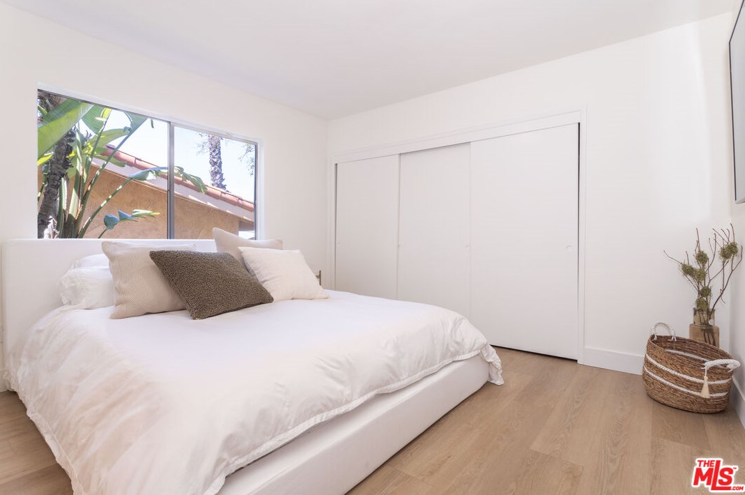 8400 Skyline Dr, Los Angeles CA  90046-1422 exterior