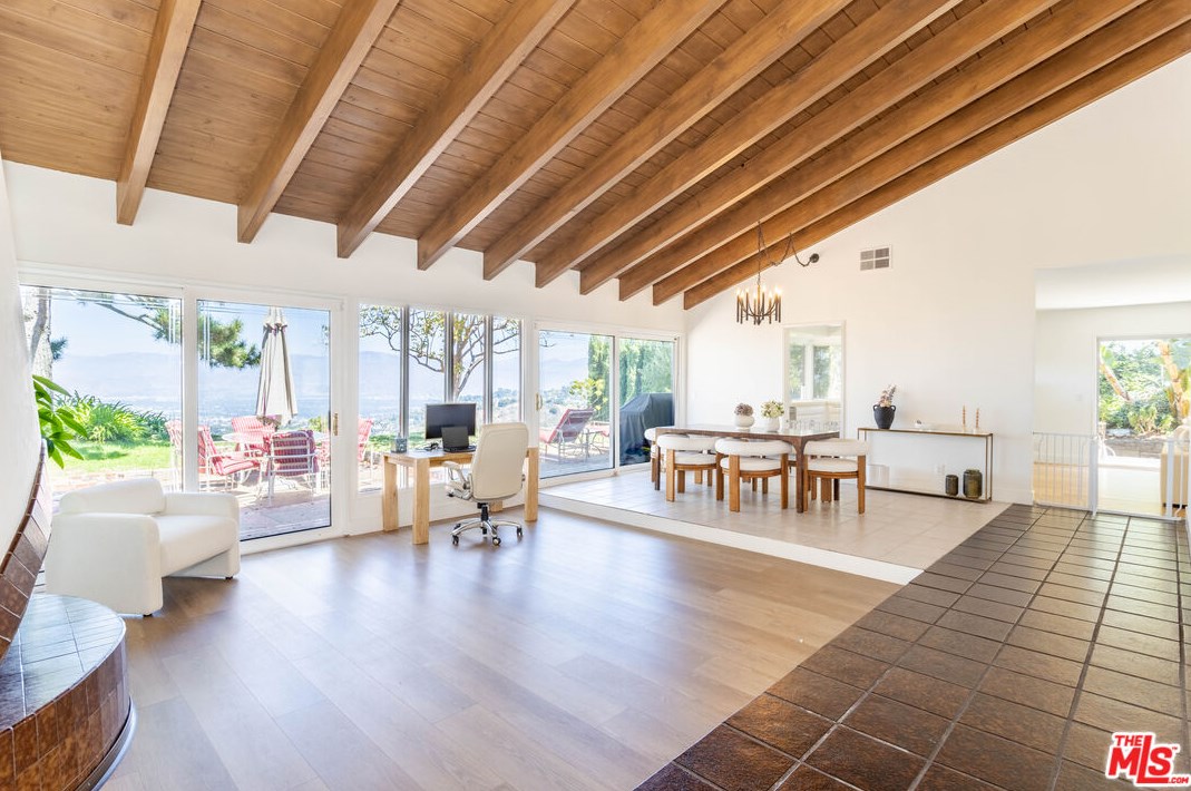 8400 Skyline Dr, Los Angeles CA  90046-1422 exterior