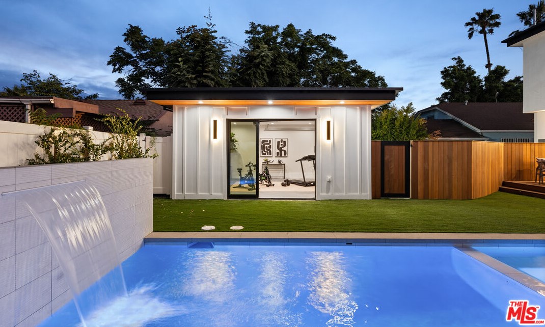 724 Ogden Dr, Los Angeles CA  90046-7306 exterior