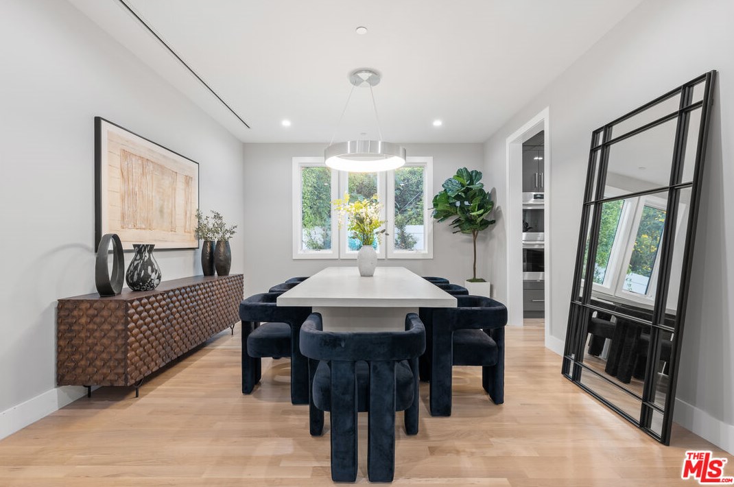 724 Ogden Dr, Los Angeles CA  90046-7306 exterior