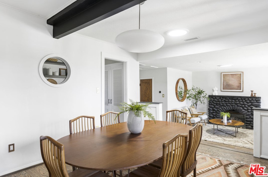 631 Pheasant Dr, Los Angeles CA  90065-4005 exterior