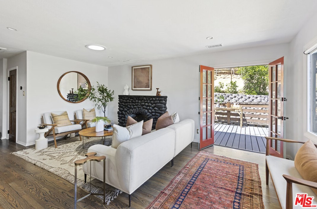631 Pheasant Dr, Los Angeles CA  90065-4005 exterior