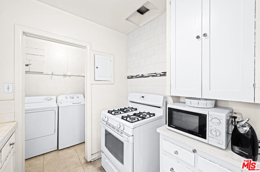 1743 70th St, Los Angeles CA  90001-2517 exterior