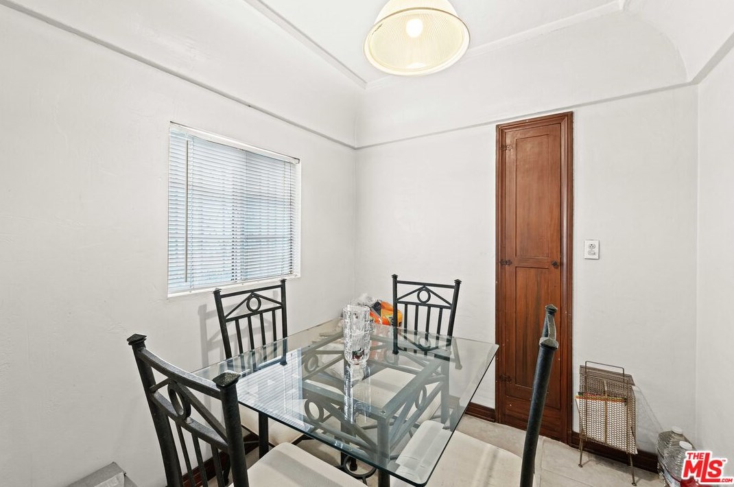 1743 70th St, Los Angeles CA  90001-2517 exterior