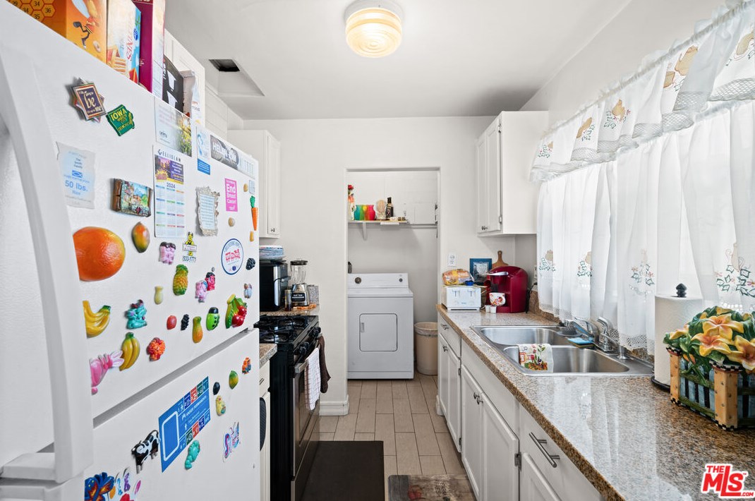 1743 70th St, Los Angeles CA  90001-2517 exterior