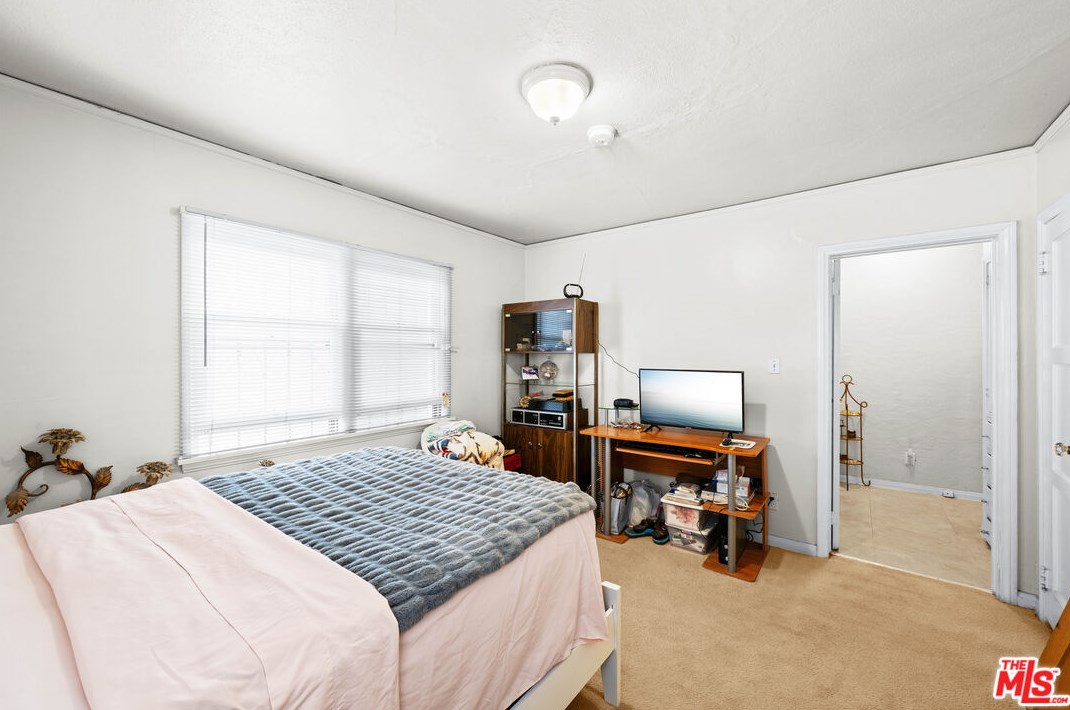 1743 70th St, Los Angeles CA  90001-2517 exterior