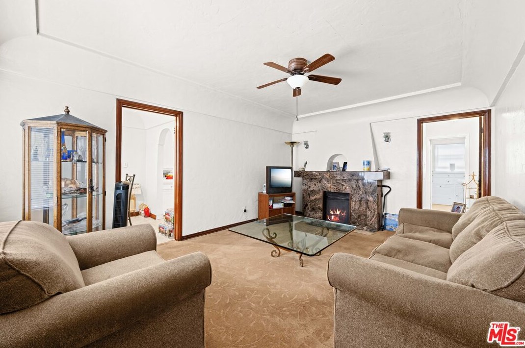 1743 70th St, Los Angeles CA  90001-2517 exterior