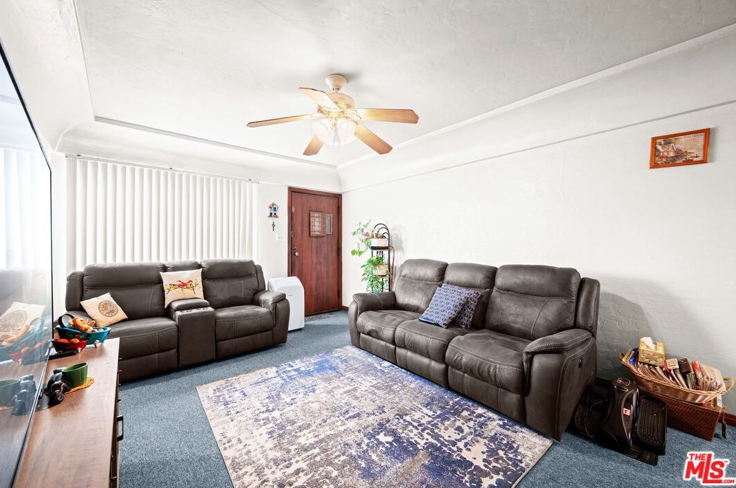 1743 70th St, Los Angeles CA  90001-2517 exterior