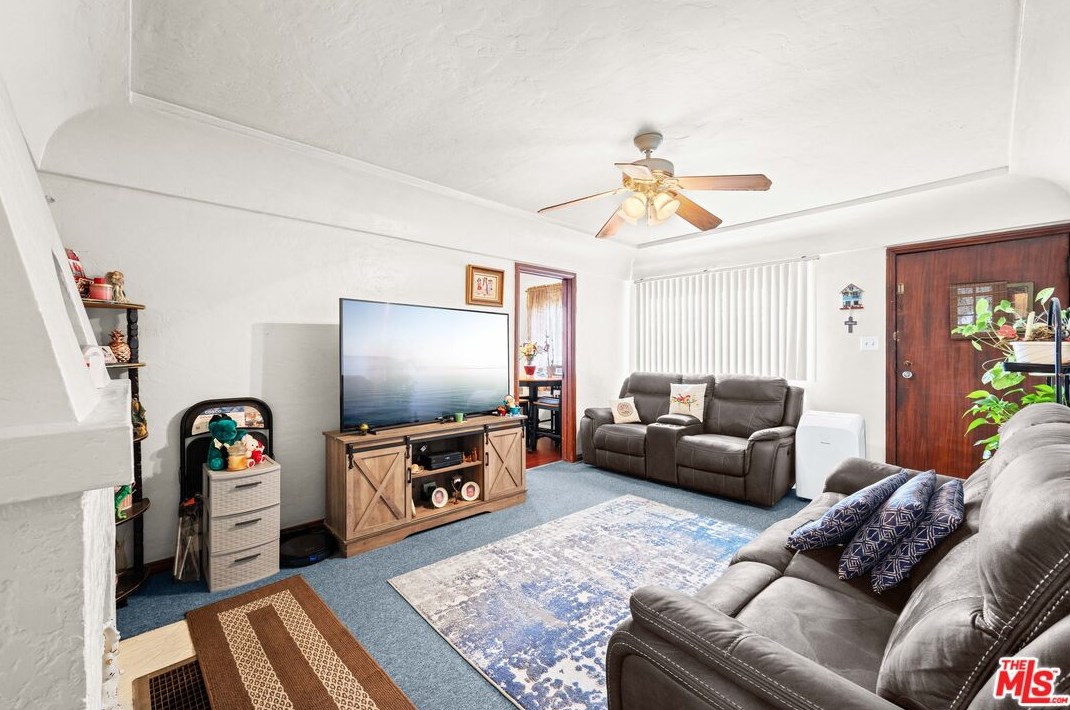 1743 70th St, Los Angeles CA  90001-2517 exterior