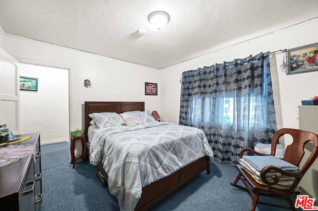 1743 70th St, Los Angeles CA  90001-2517 exterior