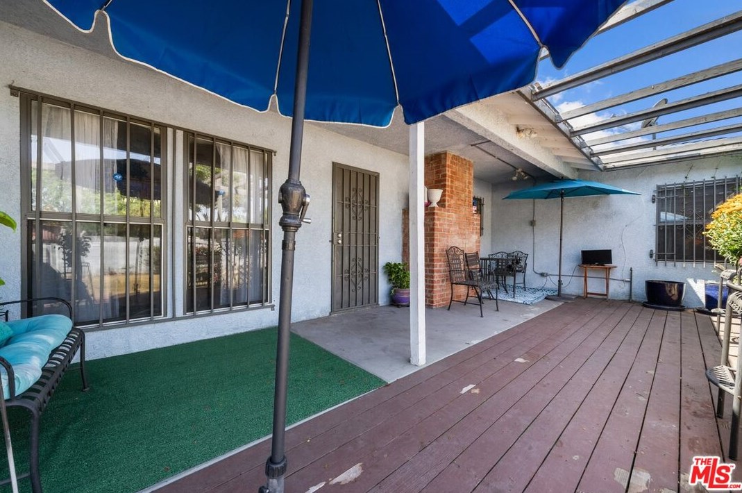 1479 101st St, Los Angeles CA  90002-2836 exterior