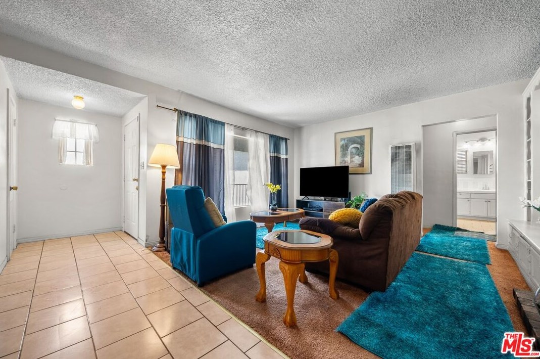 1479 101st St, Los Angeles CA  90002-2836 exterior