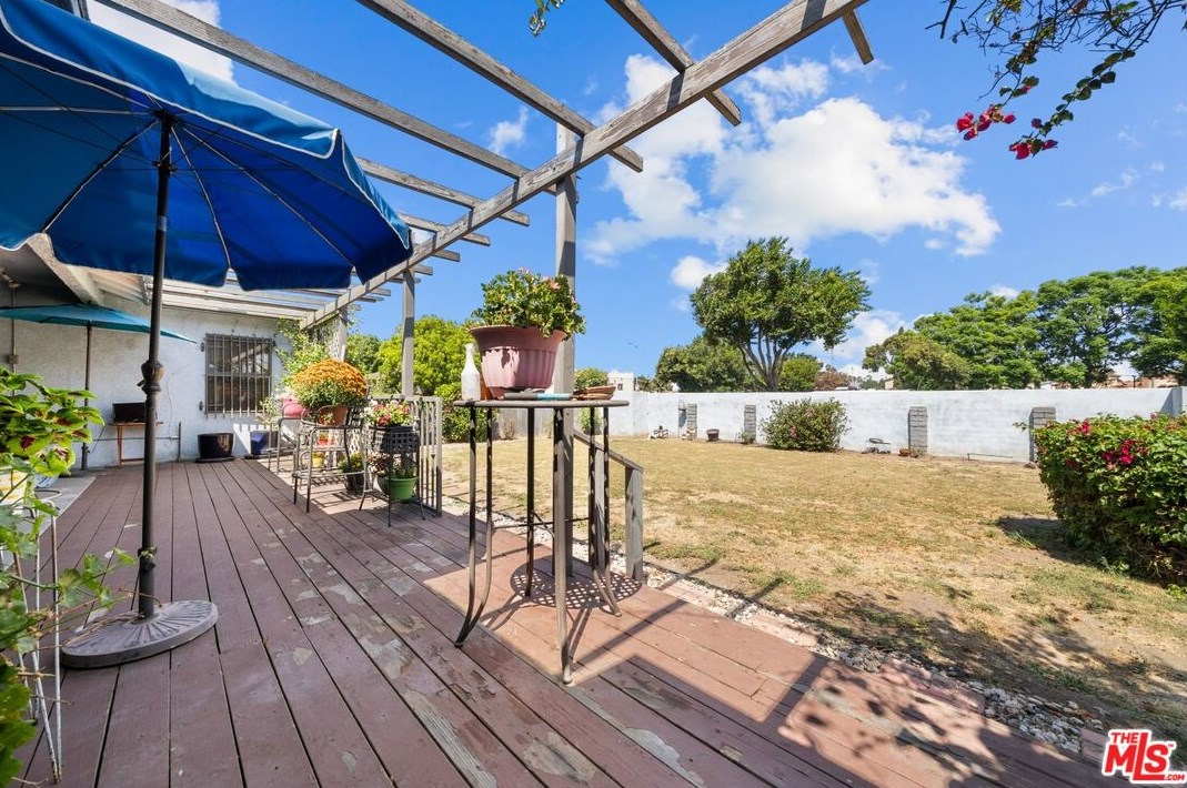 1479 101st St, Los Angeles CA  90002-2836 exterior