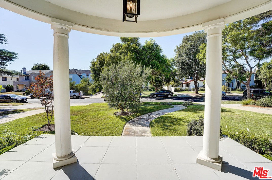 1944 Virginia Rd, Los Angeles CA  90016-3629 exterior