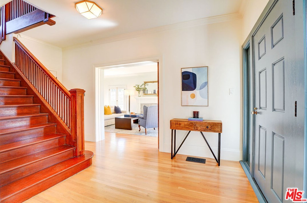 1944 Virginia Rd, Los Angeles CA  90016-3629 exterior