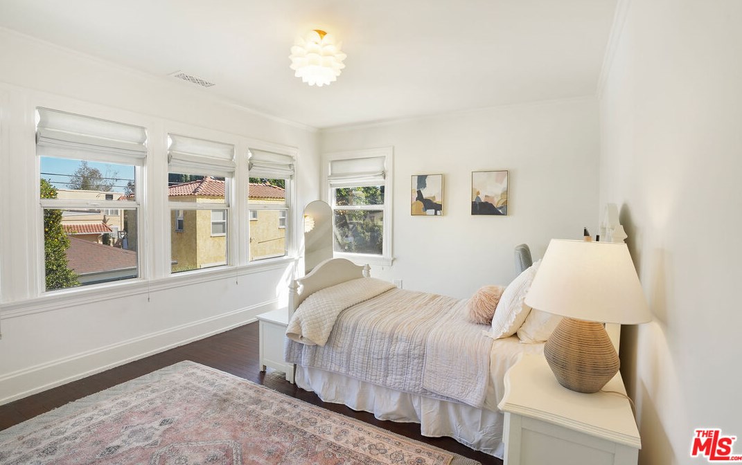 1944 Virginia Rd, Los Angeles CA  90016-3629 exterior