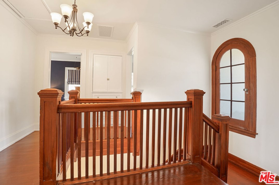 1944 Virginia Rd, Los Angeles CA  90016-3629 exterior