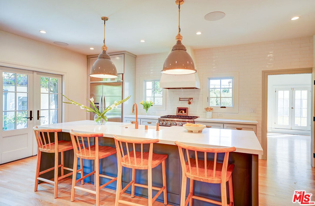 1944 Virginia Rd, Los Angeles CA  90016-3629 exterior