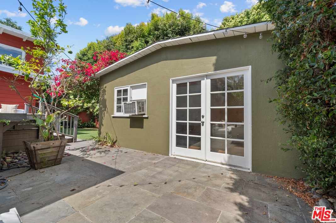 11423 Biona Dr, Los Angeles CA 90066-3307 exterior