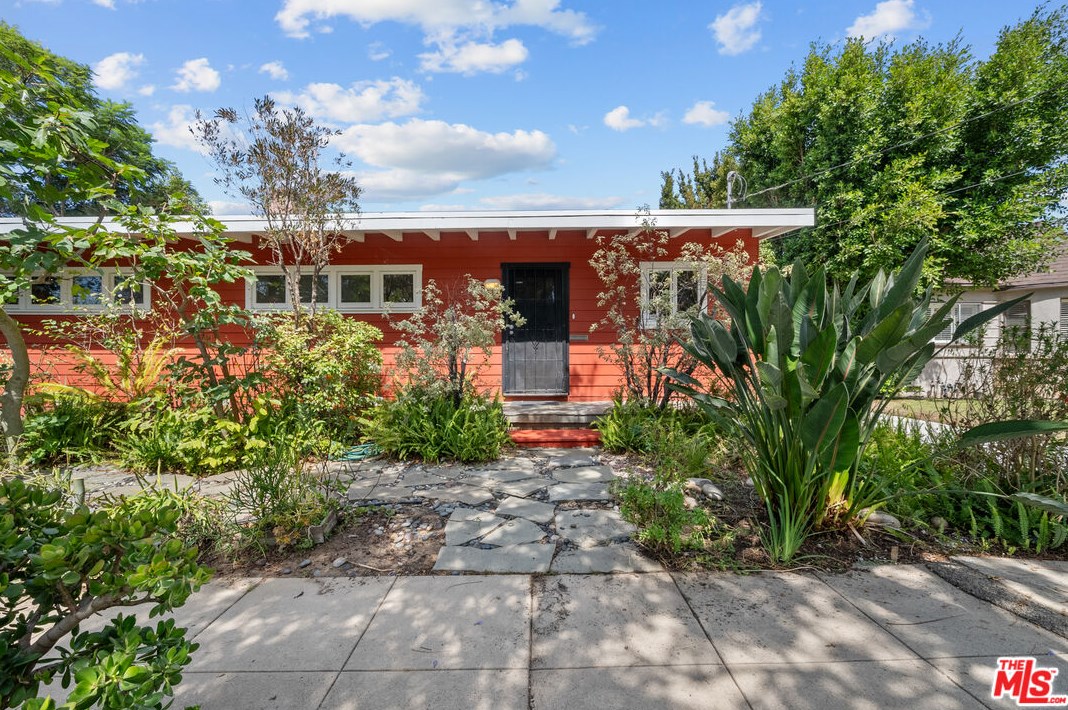 11423 Biona Dr, Los Angeles CA 90066-3307 exterior