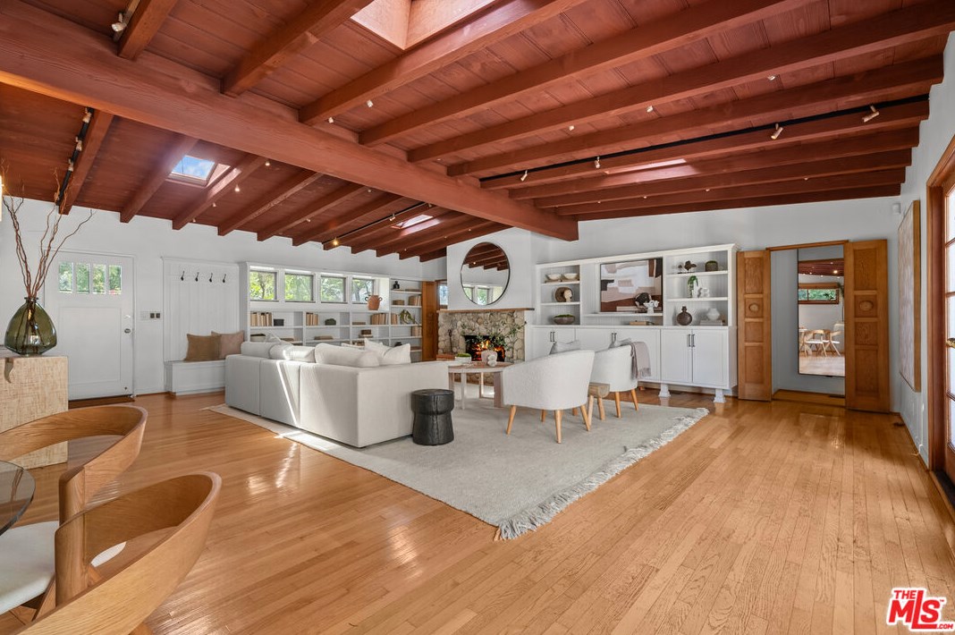 11423 Biona Dr, Los Angeles CA 90066-3307 exterior