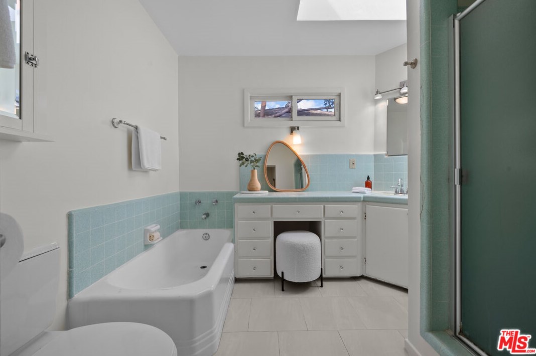 11423 Biona Dr, Los Angeles CA 90066-3307 exterior