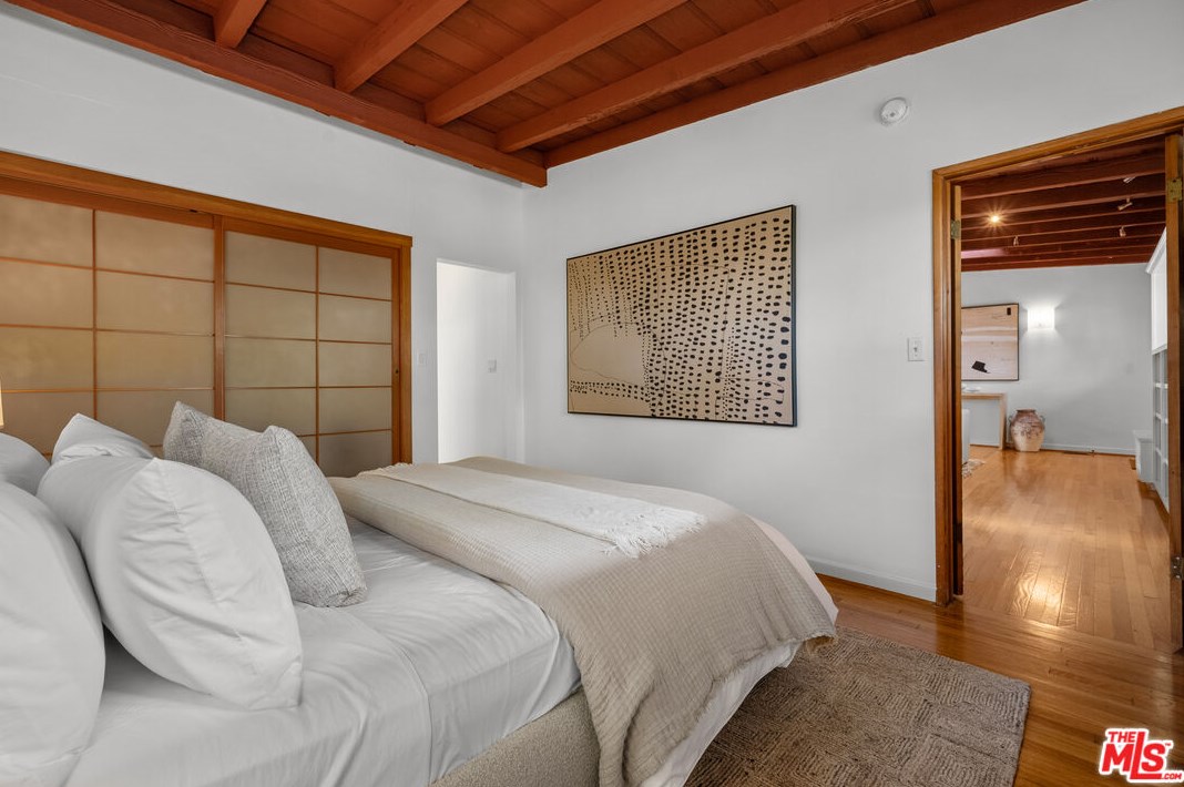 11423 Biona Dr, Los Angeles CA 90066-3307 exterior