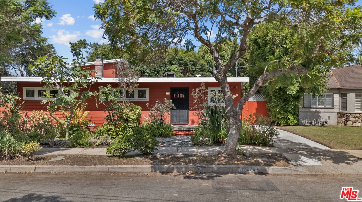 11423 Biona Dr, Los Angeles CA 90066-3307 exterior