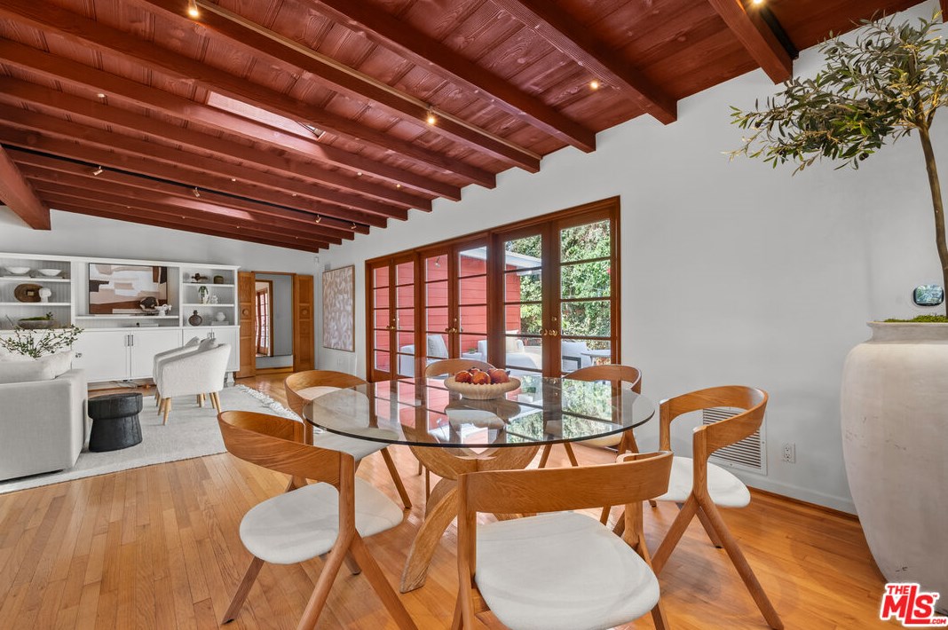 11423 Biona Dr, Los Angeles CA 90066-3307 exterior