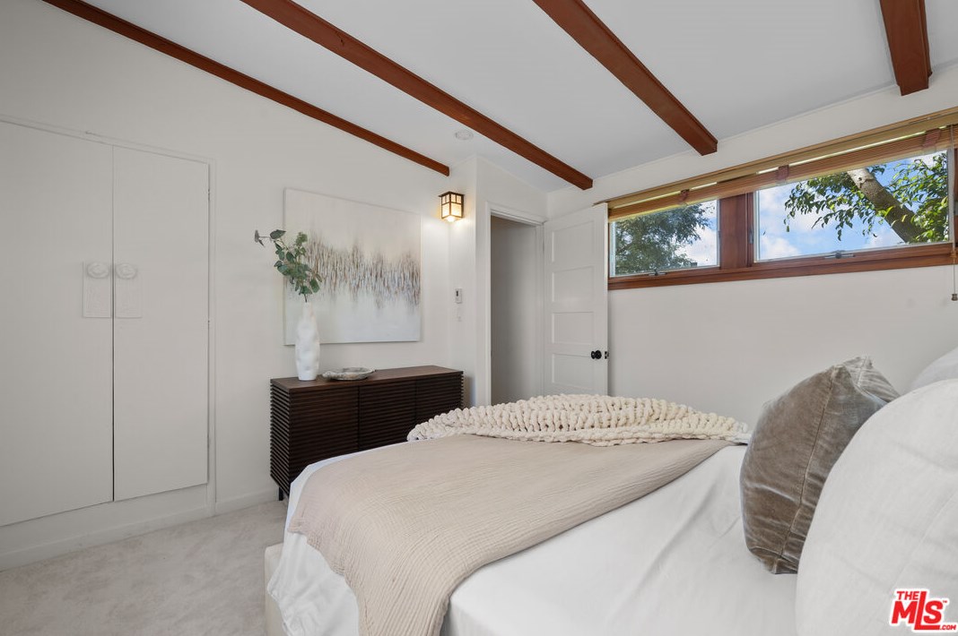 11423 Biona Dr, Los Angeles CA 90066-3307 exterior