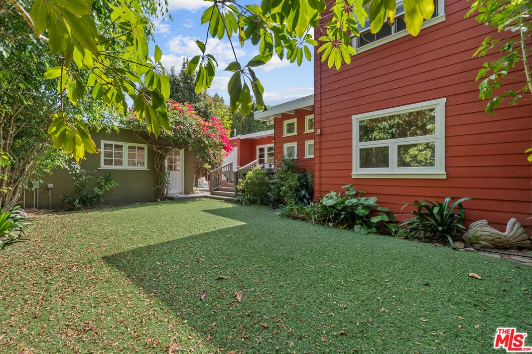 11423 Biona Dr, Los Angeles CA 90066-3307 exterior