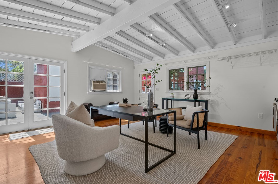 11423 Biona Dr, Los Angeles CA 90066-3307 exterior