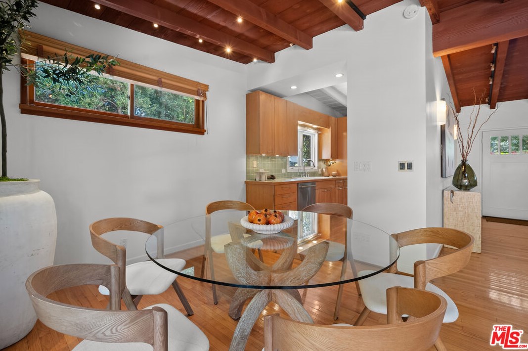 11423 Biona Dr, Los Angeles CA 90066-3307 exterior