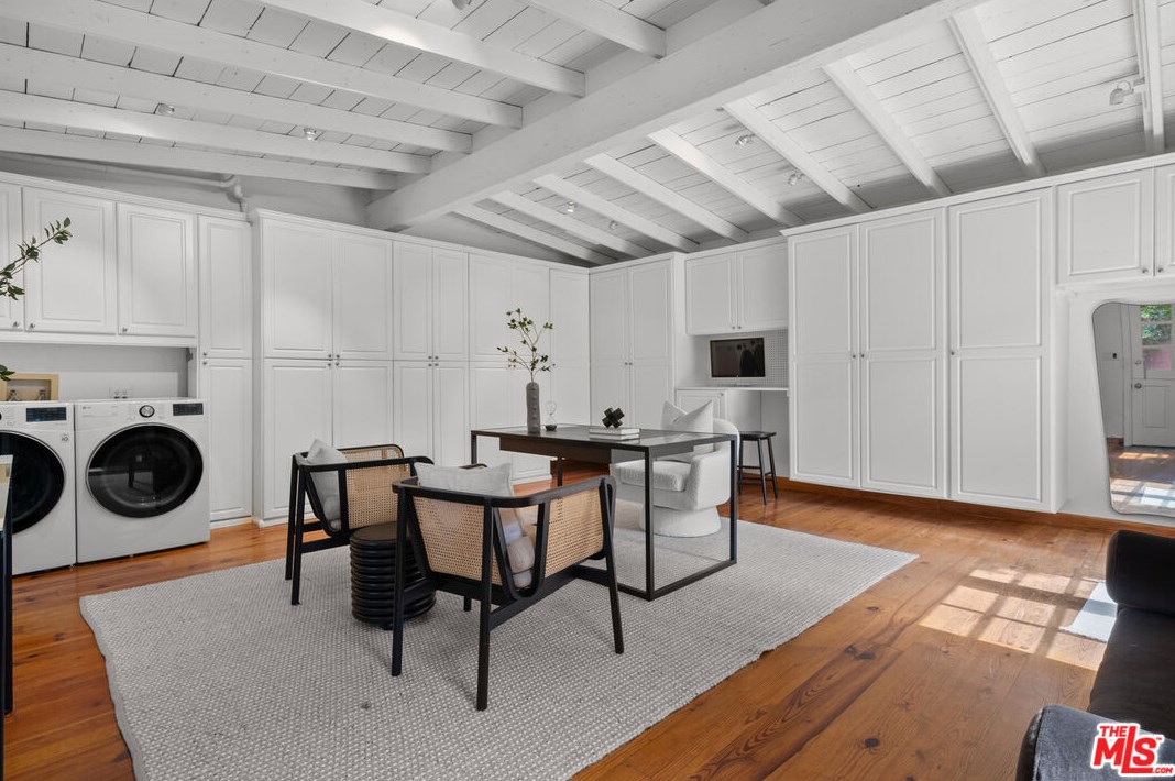 11423 Biona Dr, Los Angeles CA 90066-3307 exterior