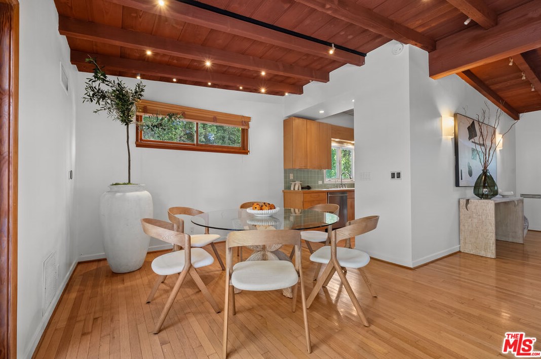 11423 Biona Dr, Los Angeles CA 90066-3307 exterior