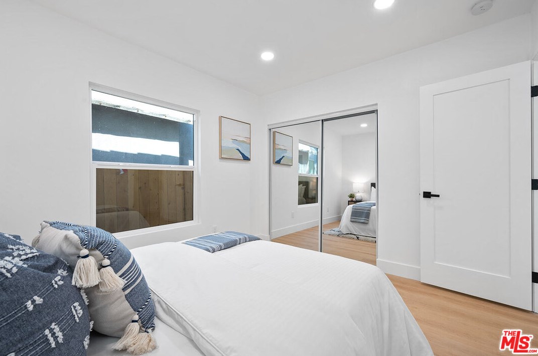 2758 Redondo Blvd, Los Angeles CA  90016-3468 exterior