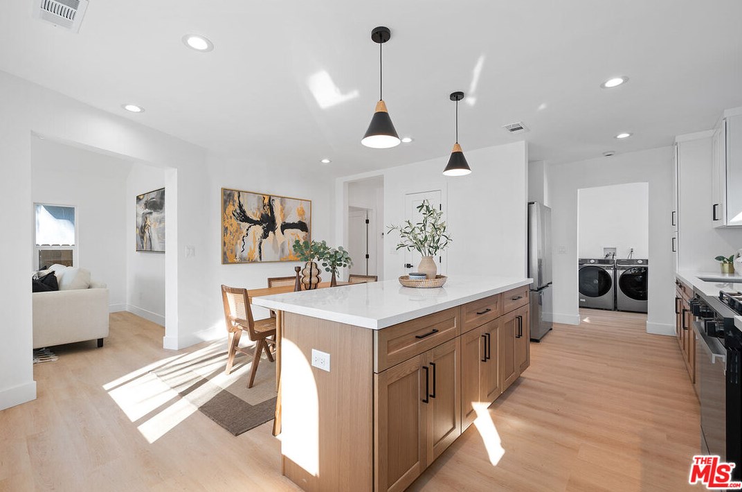 2758 Redondo Blvd, Los Angeles CA  90016-3468 exterior