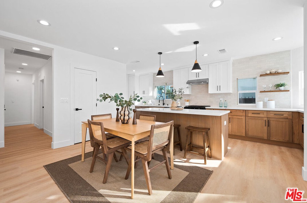 2758 Redondo Blvd, Los Angeles CA  90016-3468 exterior