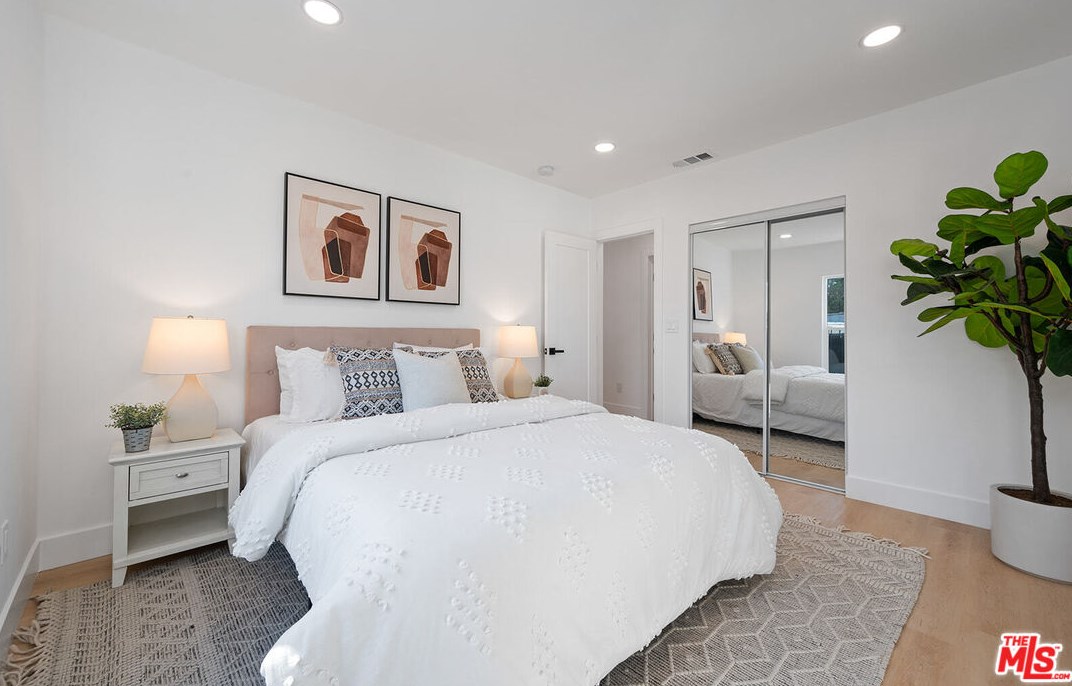 2758 Redondo Blvd, Los Angeles CA  90016-3468 exterior