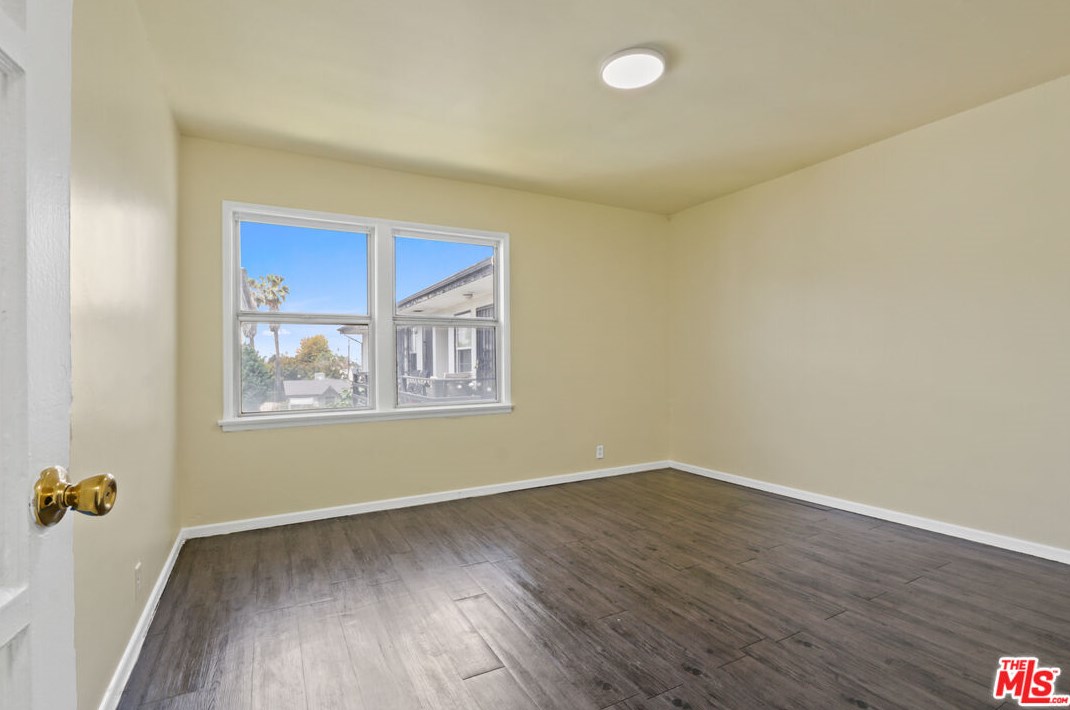 3316 76 St, Los Angeles CA  90003-2322 exterior