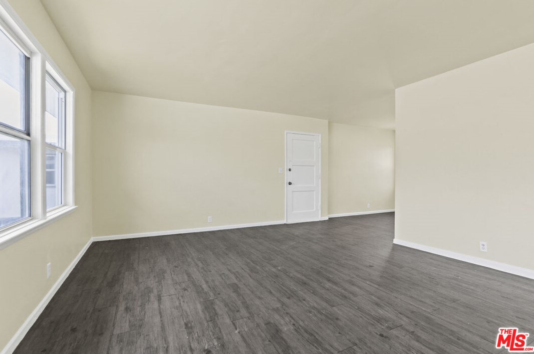 3316 76 St, Los Angeles CA  90003-2322 exterior